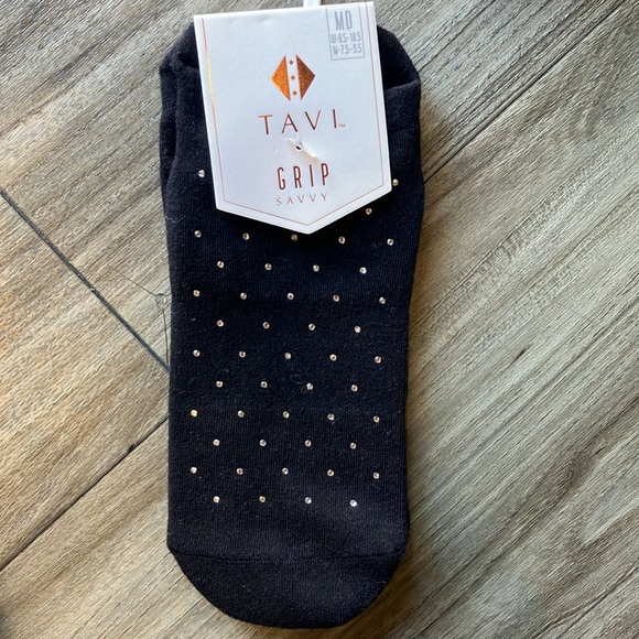 NWT Winter Bundle of 4 Pure Barre x Tavi Low Rise Grip Sticky Socks Size Medium - Picture 4 of 9